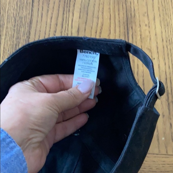 BENCH CAP - Picture 2 of 3